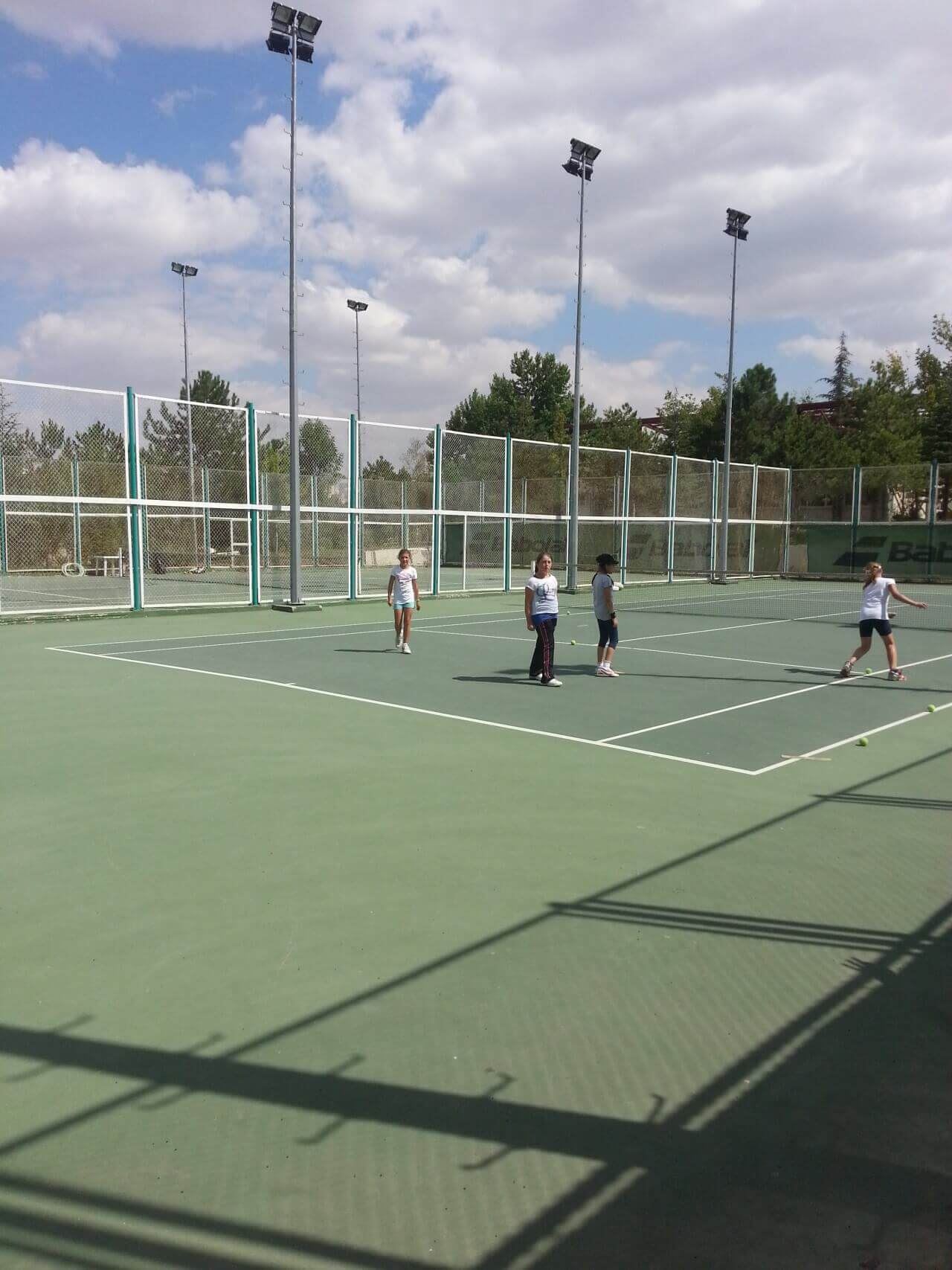 Açık Tenis Kortu